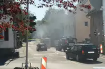 diese Qualmwolke hinterlassen die beiden Lanz auf dem Weg durch Taunusstein-Wehen, August 2011