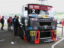 Renault Race-Truck, fotografiert in einer Ausstellung auf dem World Series By Renault.
Aufnahmezeit: 2010:07:03