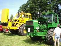 2 mal Russenpower. Links der K700A,rechts der kleinere Bruder ,der T150 beim Traktorentreffen in M�hlau OT Hofstatt 2006