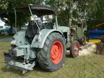 Deutz treibt einen Schmiedehammer anl. der Oldtimerausstellung des Deutz-Club Allmus, August 2011