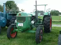 Deutz D 50 steht anl. der Oldtimeraustellung des Deutz-Club Allmus auf dem Ausstellungsgel�nde, August 2011