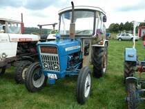 Ford 3000 steht anl. der Oldtimeraustellung des Deutz-Club Allmus auf dem Ausstellungsgelnde, August 2011

