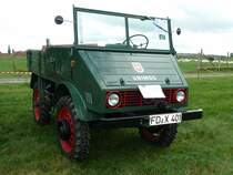 Unimog steht anl. der Oldtimeraustellung des Deutz-Club Allmus auf dem Ausstellungsgelnde, August 2011

