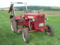 IHC 234 steht anl. der Oldtimeraustellung des Deutz-Club Allmus auf dem Ausstellungsgel�nde, August 2011

