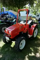 Goldoni Aster 40, italienischer Hersteller von Schmalspurtraktoren f�r den Wein-und Obstbau, Allrad, 3-Zyl.Diesel mit 1649ccm und 37PS, Aug.2011