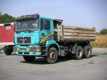 AF F2000 33.403 3-S Kipper mit Vorfhrlackierung abgestellt in Gralla am 4.9.2011.