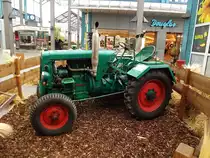 Schlüter-Traktor steht am 05.09.2011 im Chemnitz-Center.