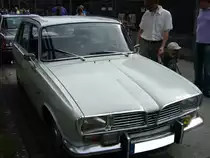 Renault 16. 1965 - 1980. Der im Januar 1965 vorgestellte R16, blieb in insgesamt 5 Baureihen, 15 Jahre im Programm. Hier wurde ein Modell der ersten Serie, Baujahr 1966, abgelichtet. Der 4-Zylinderreihenmotor aus Vollaluminium leistet 55 PS aus 1.470 cm�. Oldtimertreffen Kokerei Zollverein am 04.09.2011.