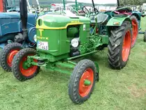 Deutz steht anl. der Oldtimeraustellung des Deutz-Club Allmus auf dem Ausstellungsgel�nde, August 2011 

