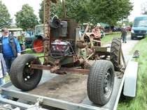 mitleidig von den Besuchern belchelt steht dieser Deutz auf der Ladeflche eines Anhngers anl. der Oldtimeraustellung des Deutz-Club Allmus auf dem Ausstellungsgelnde, August 2011 

