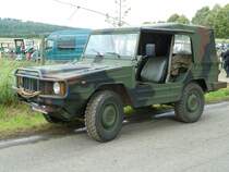 VW Iltis ist Zaungast anl. der Oldtimeraustellung des Deutz-Club Allmus auf dem Ausstellungsgelnde, August 2011 

