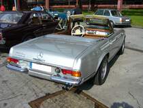 Mercedes Benz W113A. 1966 - 1968. Insgesamt wurden von der W113´er Reihe 48.912 Exemplare produziert. Davon entfielen allerdings nur 5.196 Autos auf den 250SL mit seinem 2.496 cm 6-Zylinderreihenmotor. Die Leistung lag hier genau wie beim 230SL bei 150 PS. Oldtimertreffen Kokerei Zollverein am 04.09.2011.