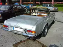 Mercedes Benz W113A. 1966 - 1968. Insgesamt wurden von der W113´er Reihe 48.912 Exemplare produziert. Davon entfielen allerdings nur 5.196 Autos auf den 250SL mit seinem 2.496 cm� 6-Zylinderreihenmotor. Die Leistung lag hier genau wie beim 230SL bei 150 PS. Oldtimertreffen Kokerei Zollverein am 04.09.2011.