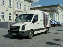 VW Crafter des Bauhofes der Stadt Leinefelde-Worbis steht auf dem Bahnhofsvorplatz nach den Kundgebungen anl. des Eichsfeldtages, September 2011