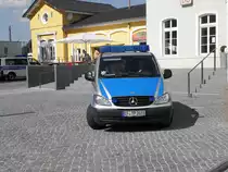 MB Vito als Einsatzfahrzeug der Polizei Th�ringen steht auf dem Bahnhofsvorplatz von Leinefelde anl. des Eichsfeldtages, September 2011