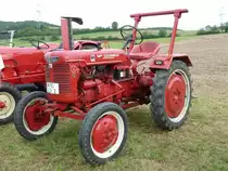 Farmall DLD 2 steht beim Oldtimertreffen der Traktorenfreunde Mackenzell, September 2011