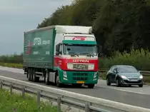 Volvo FH12 mit Sattelauflieger am 20.09.2011 auf der A4 kurz hinter dem Aachener Kreuz in Richtung Niederlande.