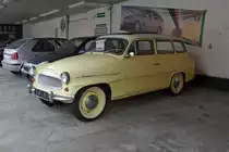 Skoda Oktavia Combi, Baujahr 1966, steht bei einem Autoh�ndler in Vorst (27.9.2011)