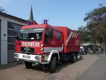 MAN 10.163, Katastrophenschutz-Fahrzeug der Freiw. Feuerwehr T�nisvorst, vor der Feuerwache Vorst (27.09.2011)