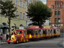 Um einen Teil der Sehensw�rdigkeiten von Stralsund kennenzulernen, kann man mit dieser Stra�en-Eisenbahn eine Rundfahrt machen. 20.09.11