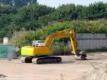 HITACHI ZAXIS ZX210-LC; wartet bei Alphen aan den Rijn auf weitere Arbeit;110903