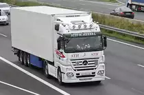 Mercedes Actros Sattelzug, bei Lehrte auf der A2 am 14.09.2011.