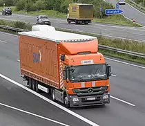Mercedes Actros Sattelzug, bei Lehrte auf der A2 am 14.09.2011.