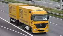 Mercedes Actros H�ngerzug, auf der A2 bei Lehrte, am 14.09.2011