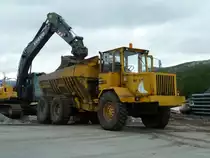 Volvo Dumper wird gerade beladen, S�dnorwegen Juli 2011