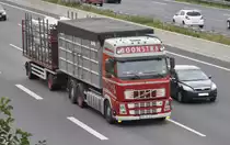 Volvo Sattelzug, auf der A2 bei Lehrte, am 14.09.2011.