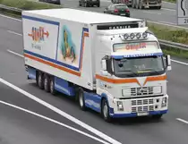 Volvo Sattelzug, auf der A2 bei Lehrte, am 14.09.2011.