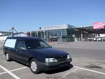 OPEL-Bestattungswagen war bei der Fachmesse Devota in Ried ausgestellt, und wartet nun auf seine Abholung;111001