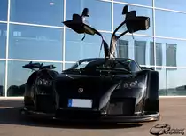 Rennsportler in B�blingen. Ein Gumpert Apollo am 2.10.2011