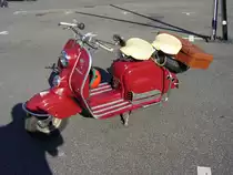 NSU Lambretta Roller. 1951 -1956. Der Antrieb erfolgte �ber einen 125 cm� 1-Zylinderzweitaktmotor mit 4,5 PS angetrieben. 1955 wurde daraus ein 150 cm� Motor mit 6,2 PS. Besucherparkplatz der Classic Remise 01.10.2011.