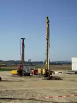 Ein Bohrer von ABI und ein Rammger�t von Dellmag am 02.10.11