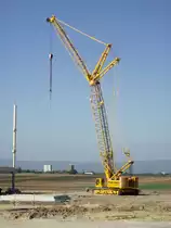 Terex Raupenkran am 02.10.11 in Mainz der zum Bau eines neuen M�belmarktes genutzt wird 