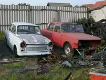 In der Schrottecke bei meinen Autoh�ndler in Bergen/R�gen standen,am 26.September 2011,dieser Trabant und Wartburg.