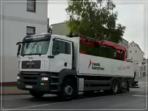 Dieser MAN Kipper mit Kranaufbau mu�te am 22.09.2011 eine schwere Last schleppen. 