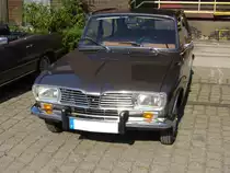 Renault 16. 1965 - 1980. F�r die Produktion des ca. 1.85 Millionen mal gebauten R16 wurde eigens ein neues Werk in Sandouville gebaut. Hier wurde ein R 16 TA abgelichtet. Der 1.565 cm� gro�e 4-Zylinderreihenmotor aus Aluminium leistet 65 bzw. 67 PS. Oldtimertreffen Kokerei Zollverein am 02.10.2011.