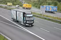 Volvo H�ngerzug auf der A2 bei Lehrte, am 15.09.2011.