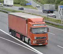 Volvo Sattelzug auf der A2 bei Lehrte, am 15.09.2011.