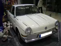 BMW LS Coupe. 1964 - 1965. Die LS Modelle waren karosseriem��ig mit dem bereits 1959 vorgestellten BMW 700 identisch. Lediglich der Radstand und die Karosseriel�nge waren gewachsen. Das LS Coupe wird von einem 2-Zylinderboxermotor mit 697 cm� Hubraum angetrieben, der 40 PS leistet. Ein solches LS Coupe kostet bei Markteinf�hrung DM 5.850,00 und verkauft sich 1.730 mal. Ausstellung  Legenden erleben  in Essen am 08.10.2011.