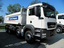 MAN TGS 41.440 , 8x8 , am 28.09.2011 vor dem MAN-Forum in M Ausgestellt.