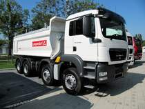 MAN TGS 35.440 , 8x8 , am 28.09.2011 vor dem MAN-Forum in M zur Ausstellung.