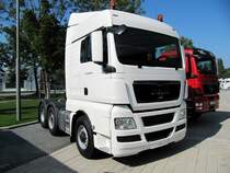 MAN TGX 26.540 , 6x2 , steht am 28.09.2011 vor dem MAN-Forum als Ausstellungs-Fahrzeug.