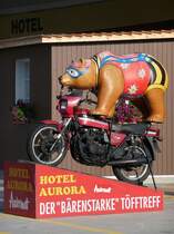 Kawasaki GP Z550 in Andermatt mit einem sehr auergewhnlichen Fahrer (30.9.11)