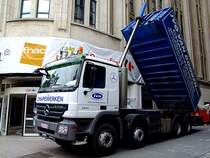 ACTROS 3241 verrichtet in der Innenstadt von Antwerpen seine Arbeit; 110831