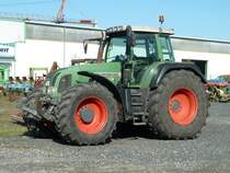 Fendt Favorit 924, gesehen bei einem Landmaschinenhndler in Burghaun-Gruben, Oktober 2011