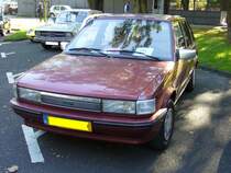 Austin Maestro. 1983 - 1994. Der Maestro war sowohl mit Benzin-, als auch mit einem 2.0l Dieselmotor lieferbar. Der abgelichtete Maestro der Sonderserie  Mayfair  entstammt dem Baujahr 1984. Besucherparkplatz der Historicar am 15.10.2011.