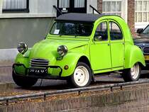 Citroen 2CV im Stadtgebiet von Gouda;110902